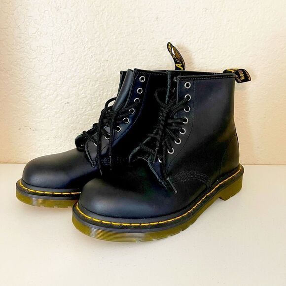 Doc Marten 1460’s Black Leather moto combat biker Boot 8 eyelet M7/W9. Unisex - Picture 3 of 13